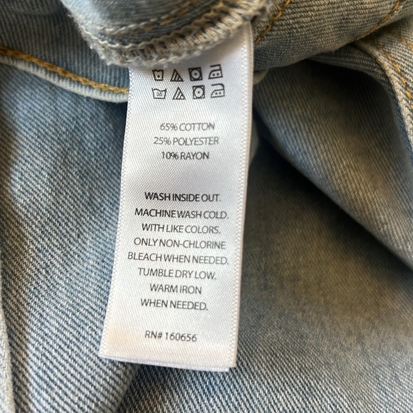 Denim Button-Front Skirt 🆕 - Picture 12 of 12